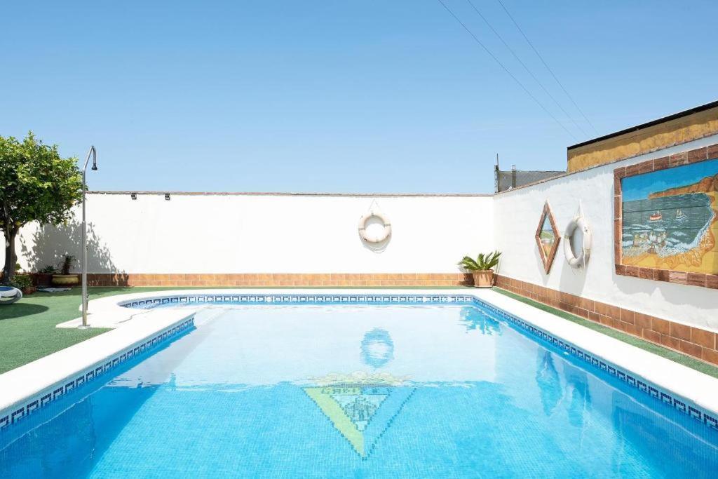 كونيل ذي لا فرونتيرا Villa Fornell - Piscina Compartida المظهر الخارجي الصورة