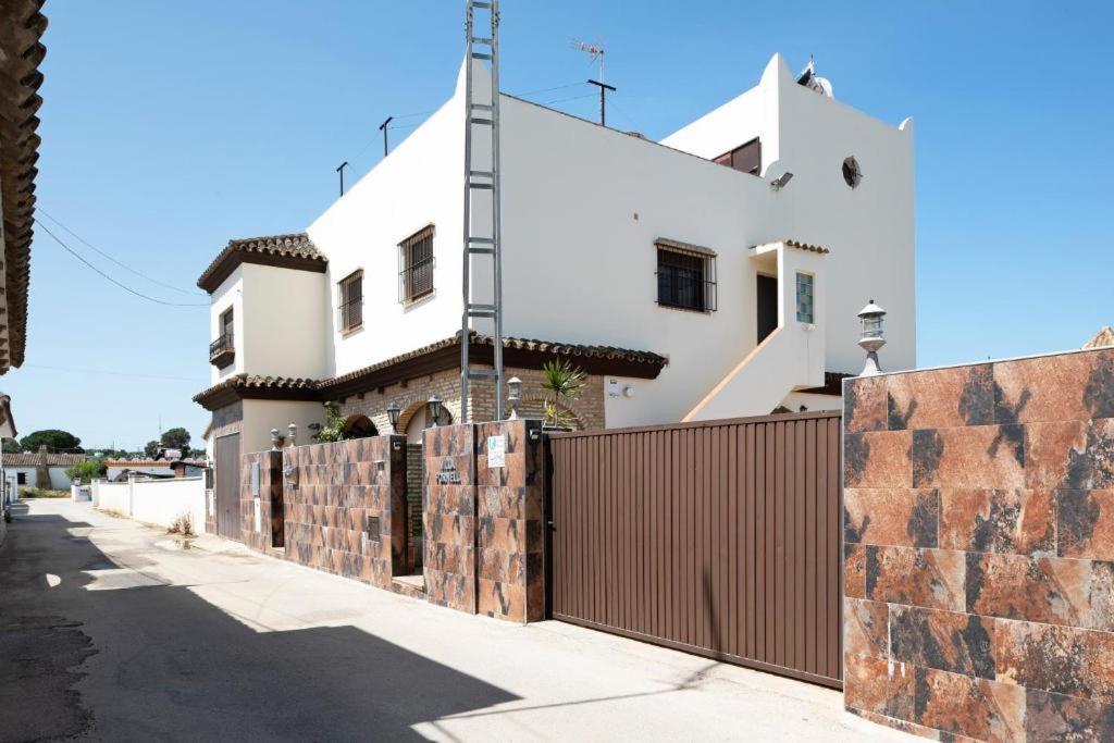 كونيل ذي لا فرونتيرا Villa Fornell - Piscina Compartida المظهر الخارجي الصورة